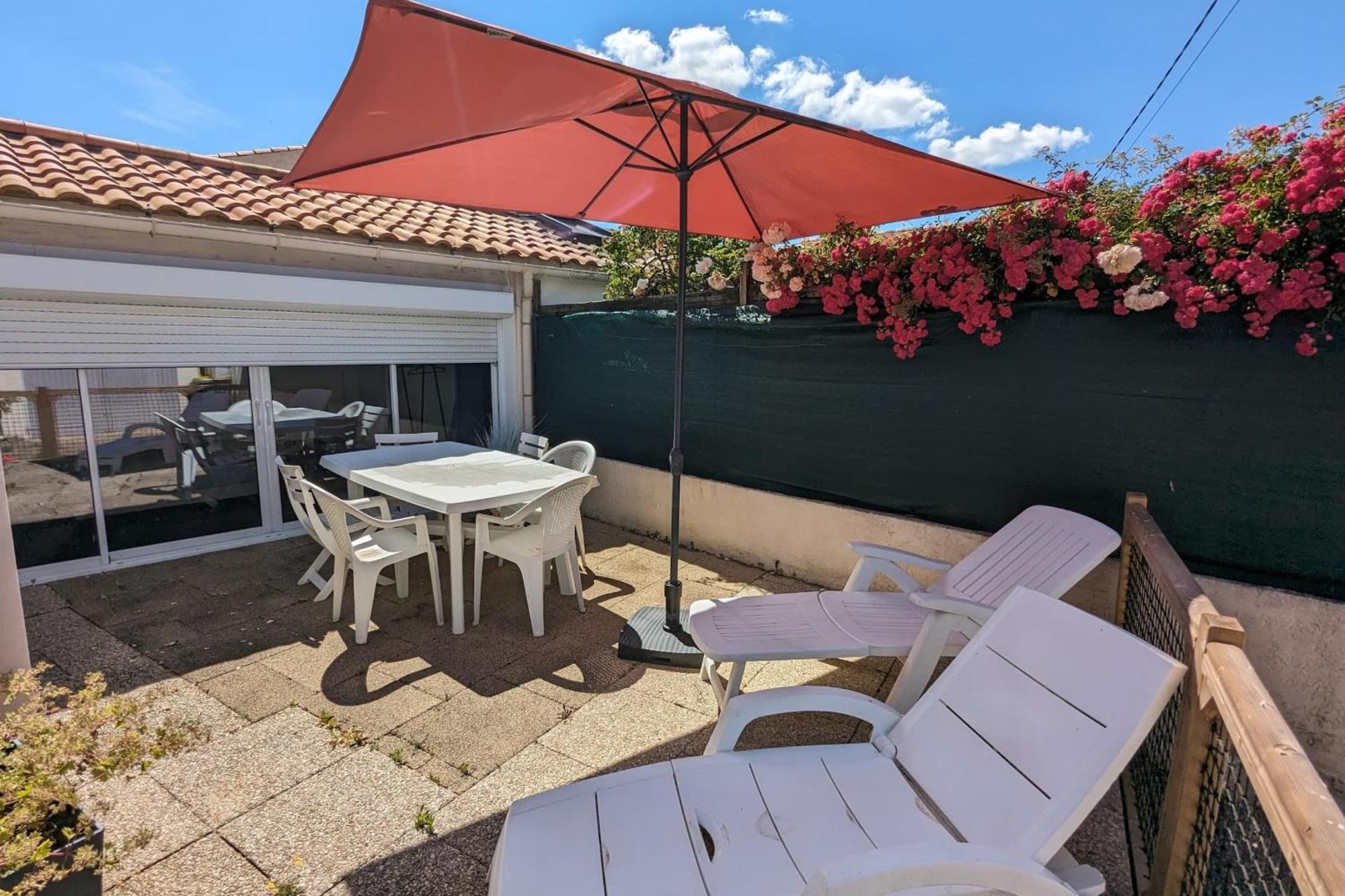 Spacious Nest With Terrace Near The Beach Saint-Hilaire-de-Talmont Exterior photo